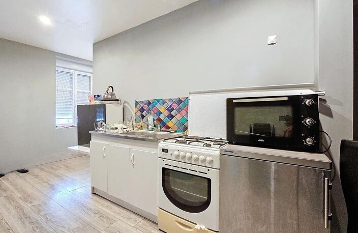 Immeuble avec appartement T4 de 136m² + murs commerciaux — photo 3