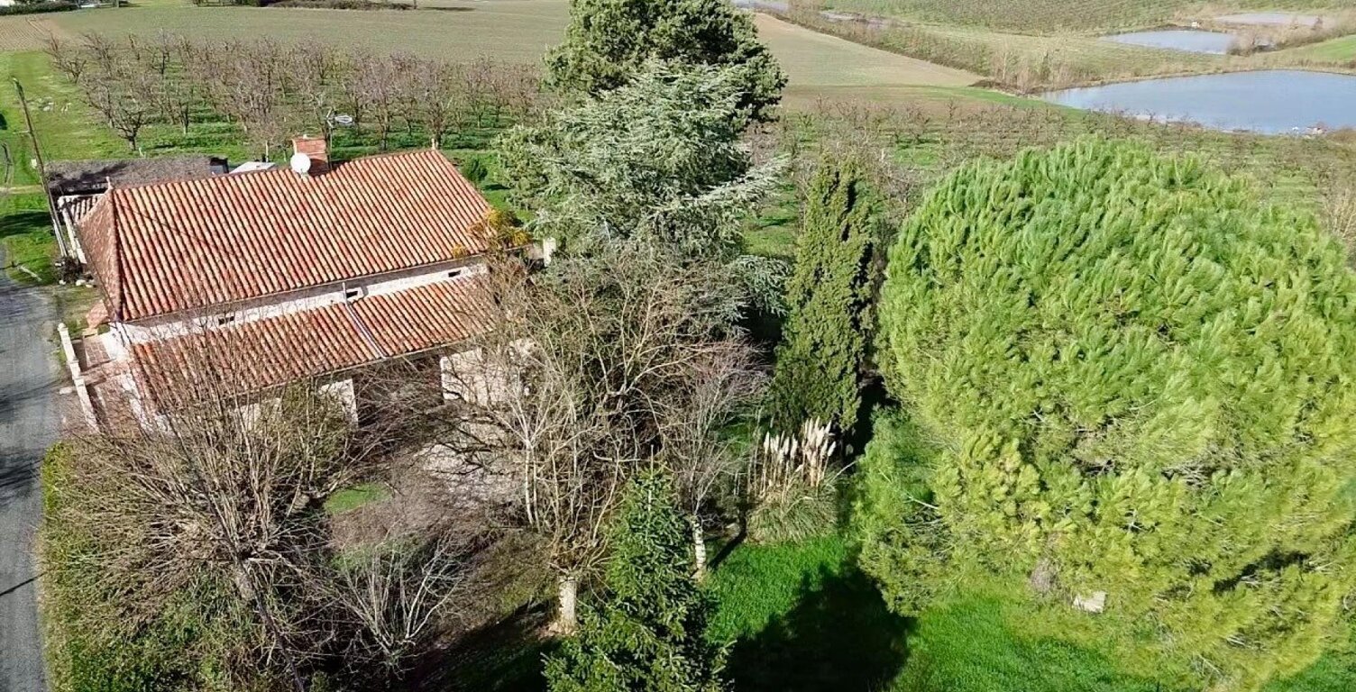 Maison en pierre, beaux volumes — photo 1