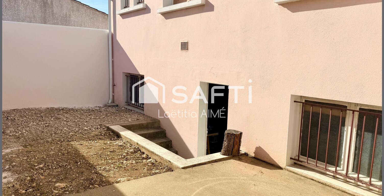 LA ROCHELLE - MAISON A RENOVER, BEAU POTENTIEL, JARDIN ET GARAGE / SOUS-SOL — photo 1
