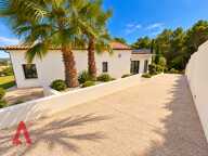 Villa contemporaine d'architecte  206 m²  Terrain 1 157 m² — photo 2