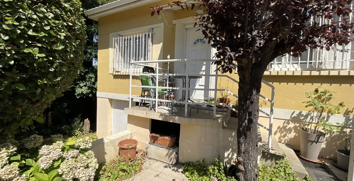 Villa — photo 1