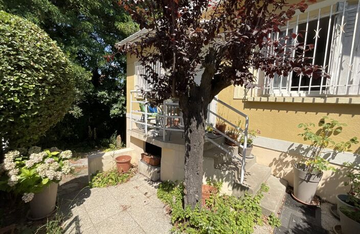 Villa — photo 2