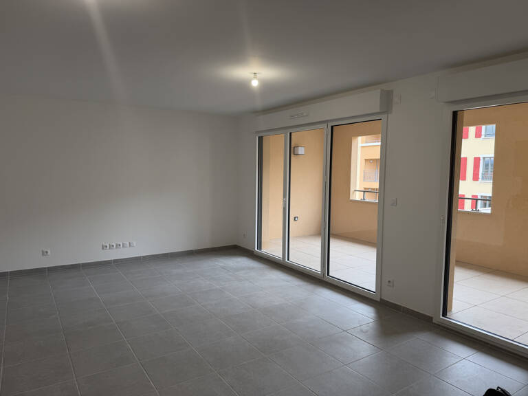 T3 NEUF 68m2 + TERRASSE 12m2 + PARKING   AIX LA DURANNE BASSE — photo 1