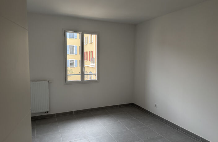 T3 NEUF 68m2 + TERRASSE 12m2 + PARKING   AIX LA DURANNE BASSE — photo 2