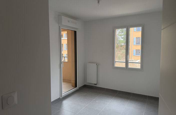T3 NEUF 68m2 + TERRASSE 12m2 + PARKING   AIX LA DURANNE BASSE — photo 5