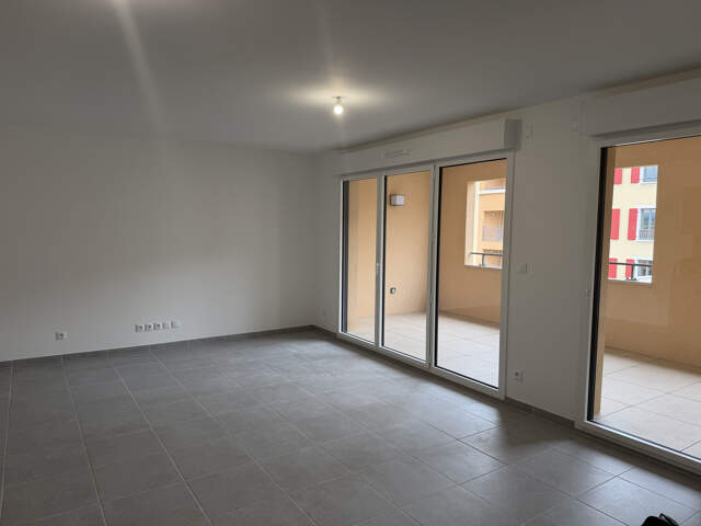 T3 NEUF 68m2 + TERRASSE 12m2 + PARKING   AIX LA DURANNE BASSE — photo du bien