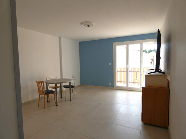 T1 avec balcon et cave centre village — photo du bien
