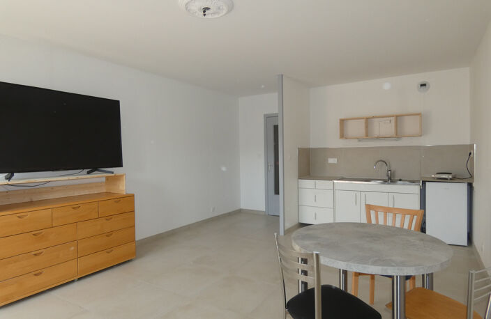 T1 avec balcon et cave centre village — photo 2