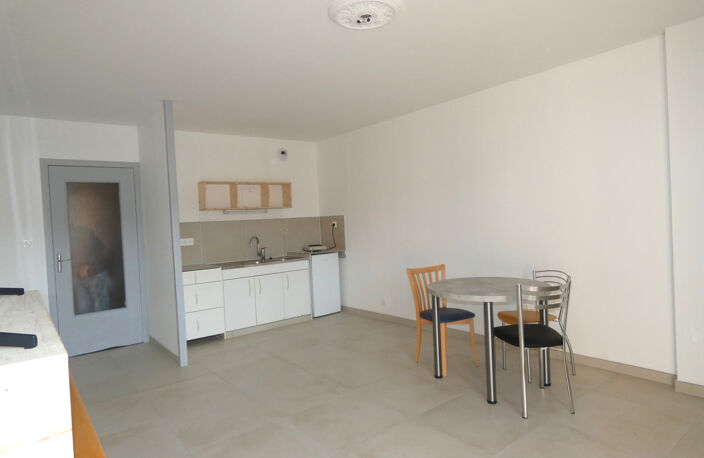 T1 avec balcon et cave centre village — photo 3