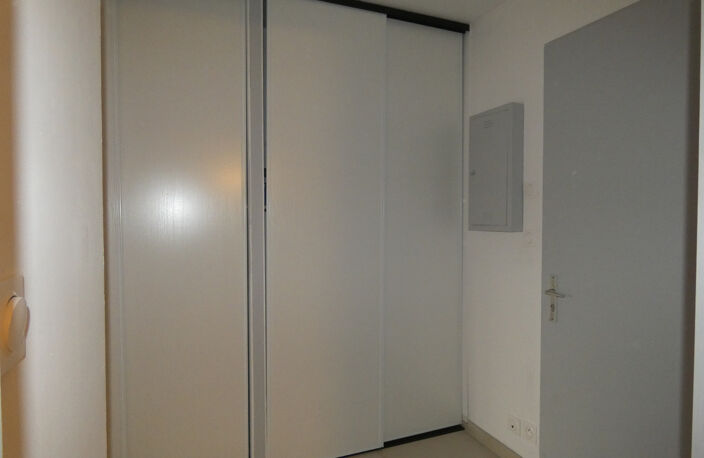 T1 avec balcon et cave centre village — photo 4