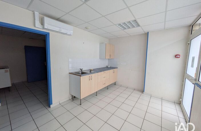 Location Local d'activités 126 m&sup2; — photo 3