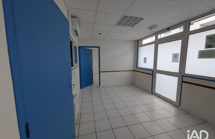 Location Local d'activités 126 m&sup2; — photo 4