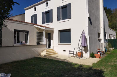 Venez découvrir cette charmante maison avec ces deux studios indépendants et sa piscine hors sol — photo du bien