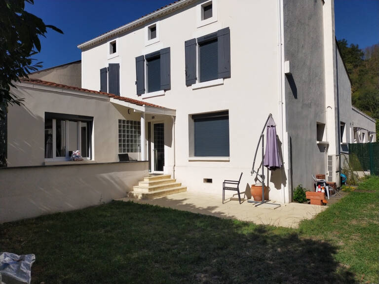 Venez découvrir cette charmante maison avec ces deux studios indépendants et sa piscine hors sol — photo 1
