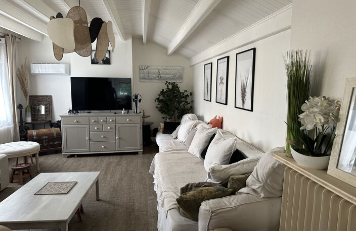 Venez découvrir cette charmante maison avec ces deux studios indépendants et sa piscine hors sol — photo 2