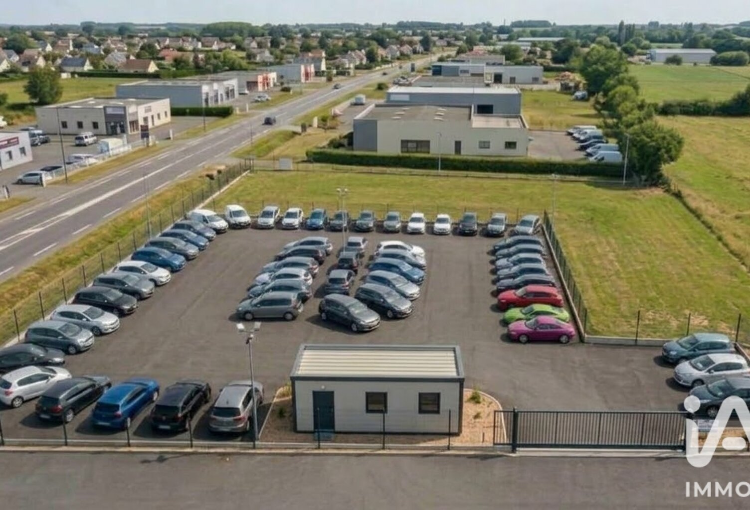 Vente Local commercial 1 400 m&sup2; — photo 1