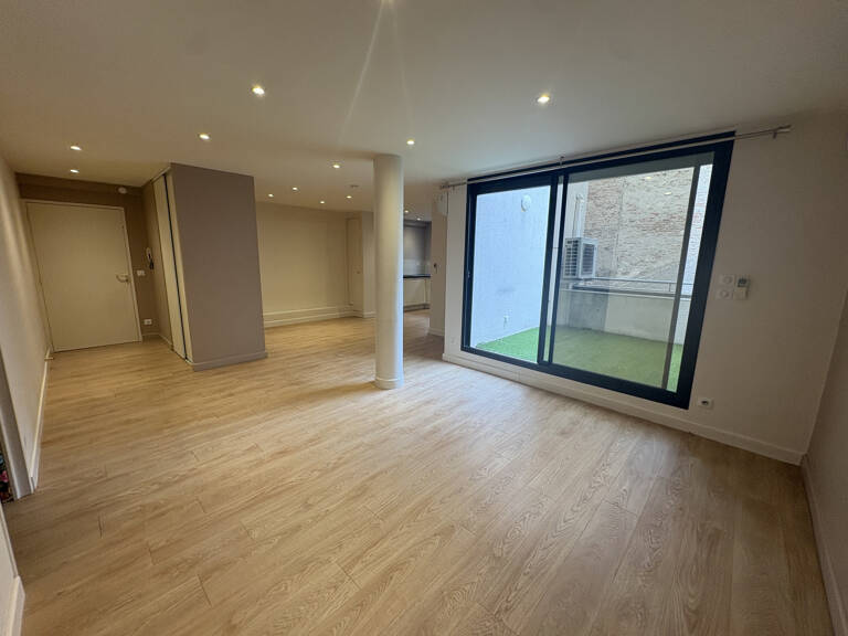 AGEN - MAGNIFIQUE APPARTEMENT AVEC TERRASSE ET PARKING — photo 1