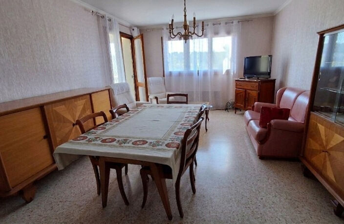 APPARTEMENT T3, PARKING, CAVE, POSSIBILITE GARAGE 83160 LA VALETTE — photo 4