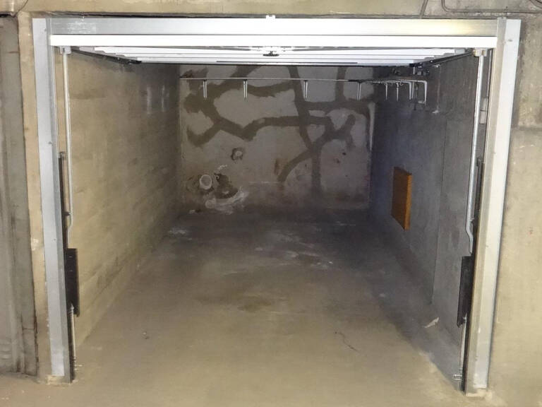 A LOUER GARAGE -PORT NICE- LECH WALESA -POUR PETITE CITADINE UNIQUEMENT — photo 1