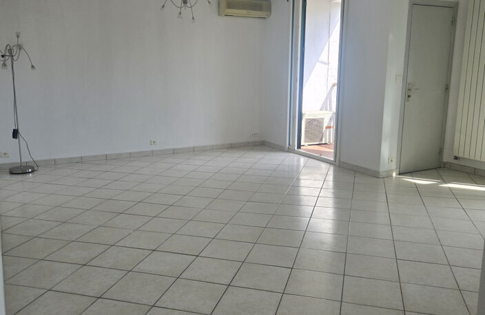 Appartement 3/4 pièces - 65,37 m2 - Marseille 12ème - 180.000 € — photo 3