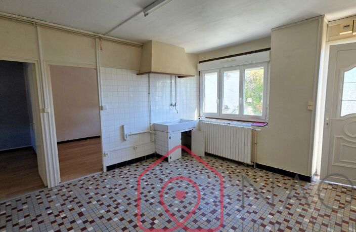 La Chapelle St Mesmin ensemble immobilier à rénover — photo 3