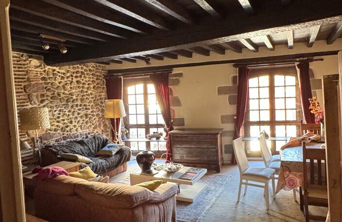 Appartement 80 m2 à rénover dans un immeuble en pierre rue de la Citadelle — photo 2