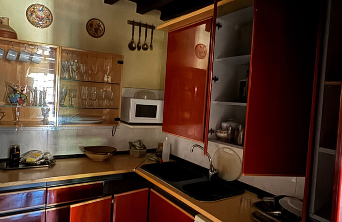 Appartement 80 m2 à rénover dans un immeuble en pierre rue de la Citadelle — photo 3
