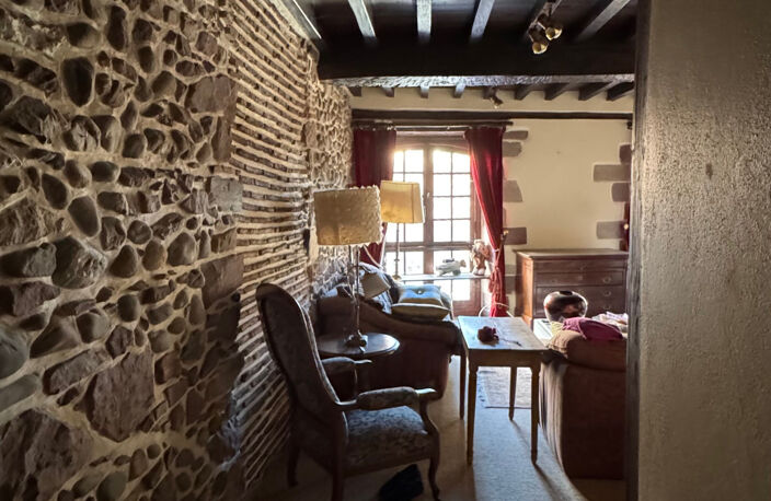 Appartement 80 m2 à rénover dans un immeuble en pierre rue de la Citadelle — photo 4