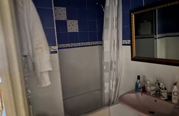 Appartement 80 m2 à rénover dans un immeuble en pierre rue de la Citadelle — photo 5