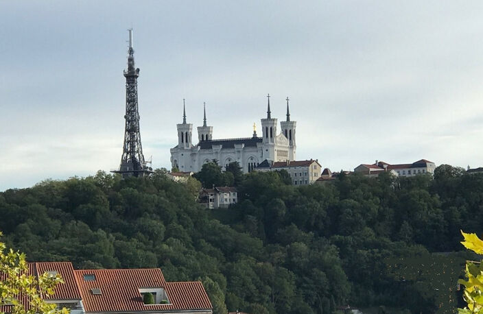 VUE EXCEPTIONNELLE SUR FOURVIERE  T3 CROIX ROUSSE. — photo 2