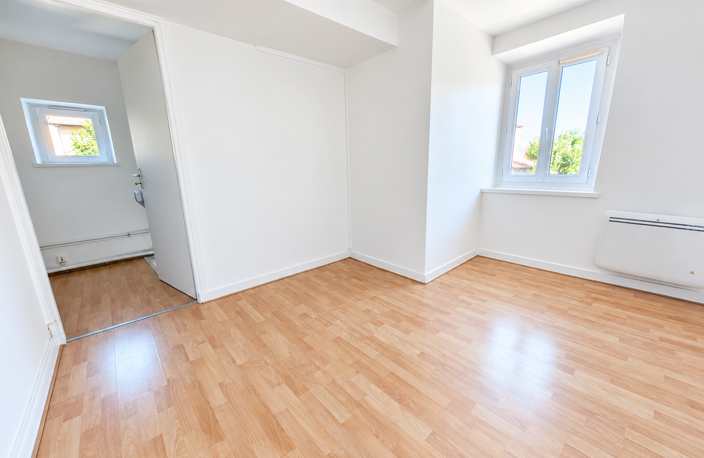 MAISON DE VILLE DE 51,86 m2- VAULX-MILIEU — photo 5