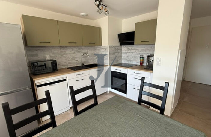 APPARTEMENT RÉCENT EN DUPLEX AVEC JARDIN — photo 5