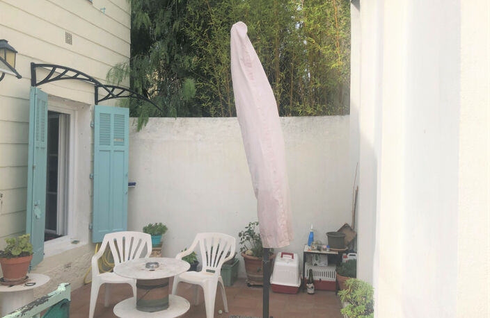 TOULON OUEST : T2 AVEC BELLE COURS PRIVATIVE — photo 2