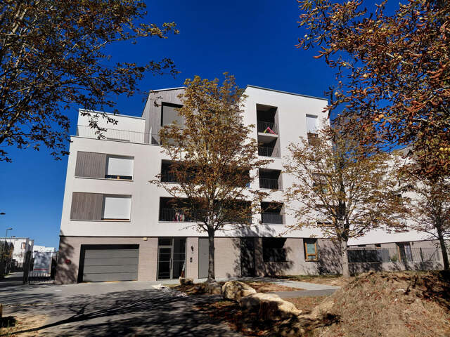 APPARTEMENT T5 NEUF AVEC 4 CHAMBRES, TERRASSE ET 2 GARAGES - — photo du bien