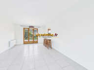 maison de trois chambres avec garage terrasse et jardin — photo 3