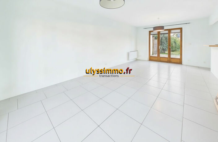 maison de trois chambres avec garage terrasse et jardin — photo 4
