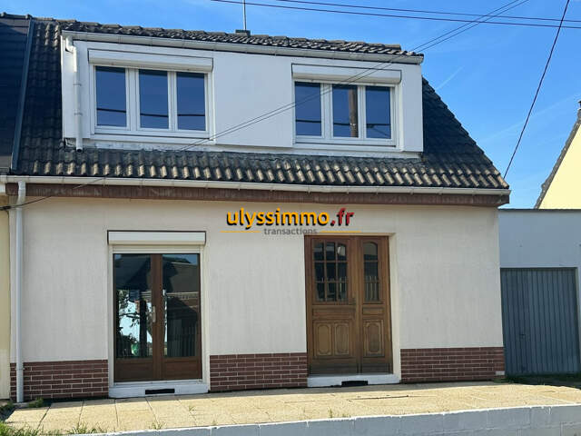 maison de trois chambres avec garage terrasse et jardin — photo du bien