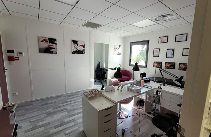 LOCAL PROFESSIONNEL  LA PARDIEU CLERMONT FERRAND — photo 3