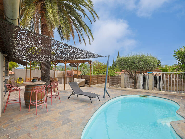 Une villa de plain-pied T5 avec piscine et garage ! — photo 1