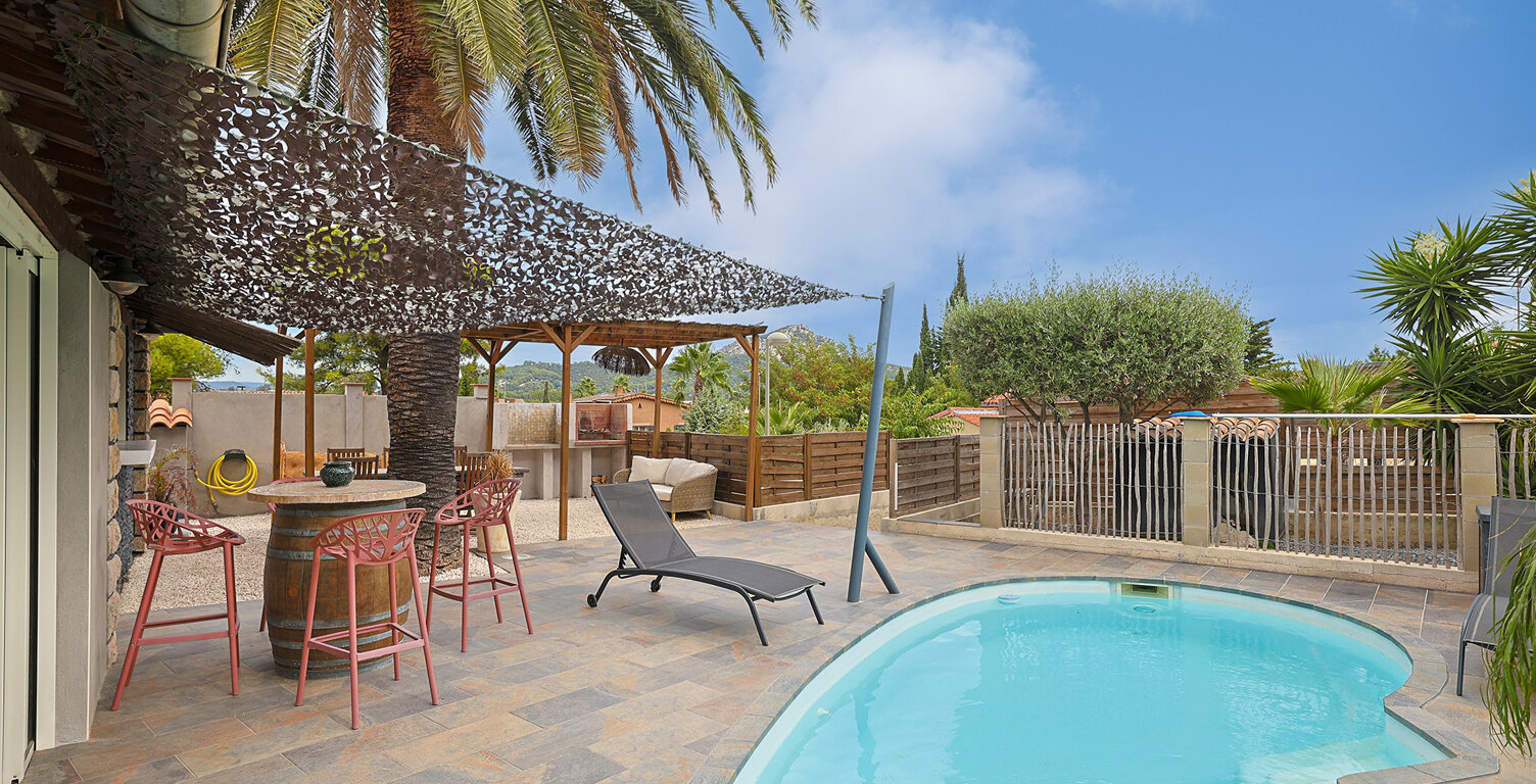 Une villa de plain-pied T5 avec piscine et garage ! — photo 1
