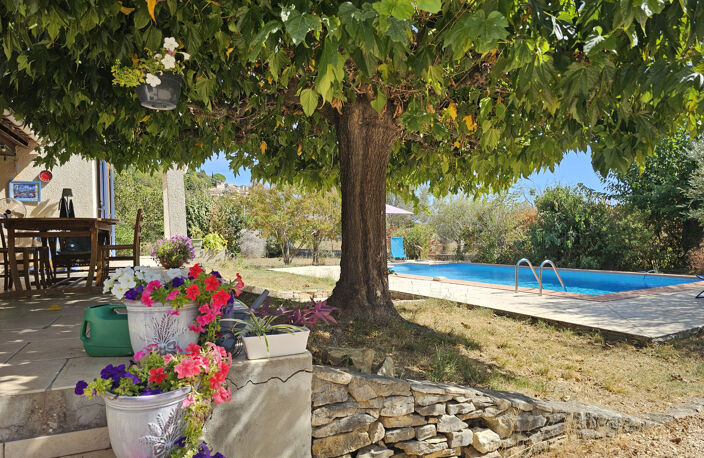 Vézénobres : Villa 3 chambres avec piscine et vue dégagée sur le village — photo 3