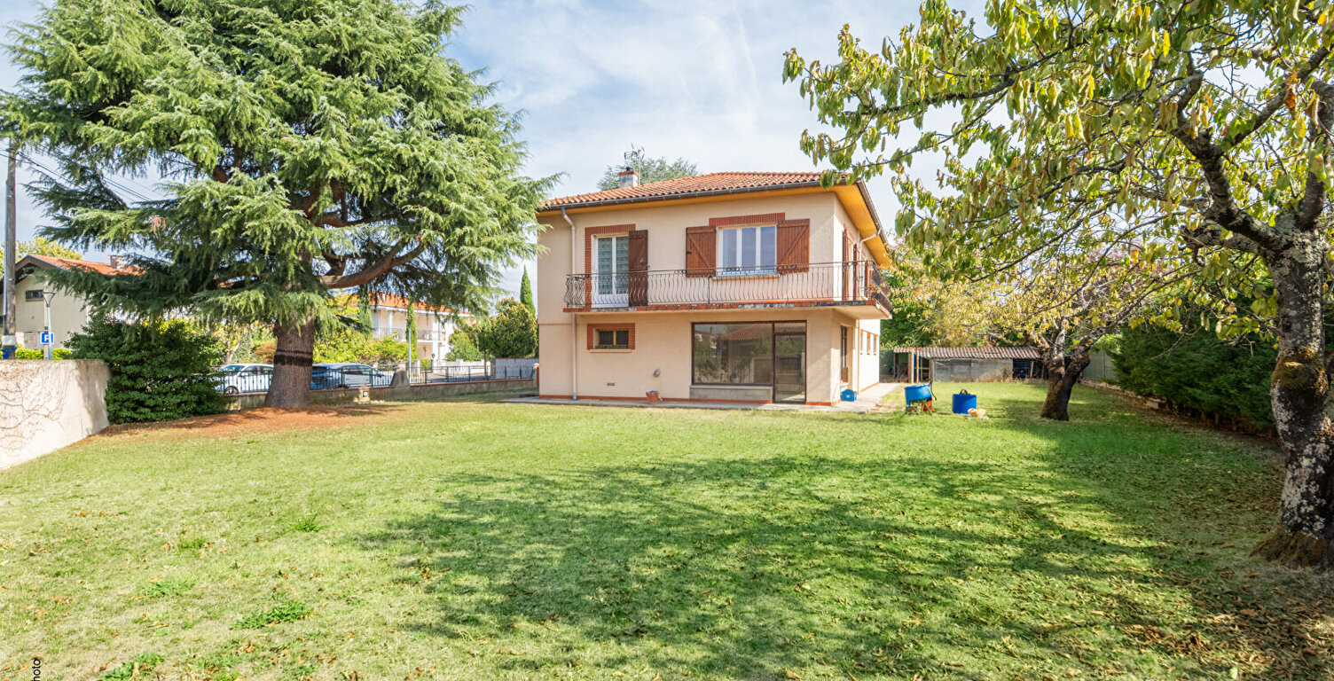 FONBEAUZARD- Maison à fort potentiel, 130m² + RDC aménageable, 1 047m² de terrain — photo 1