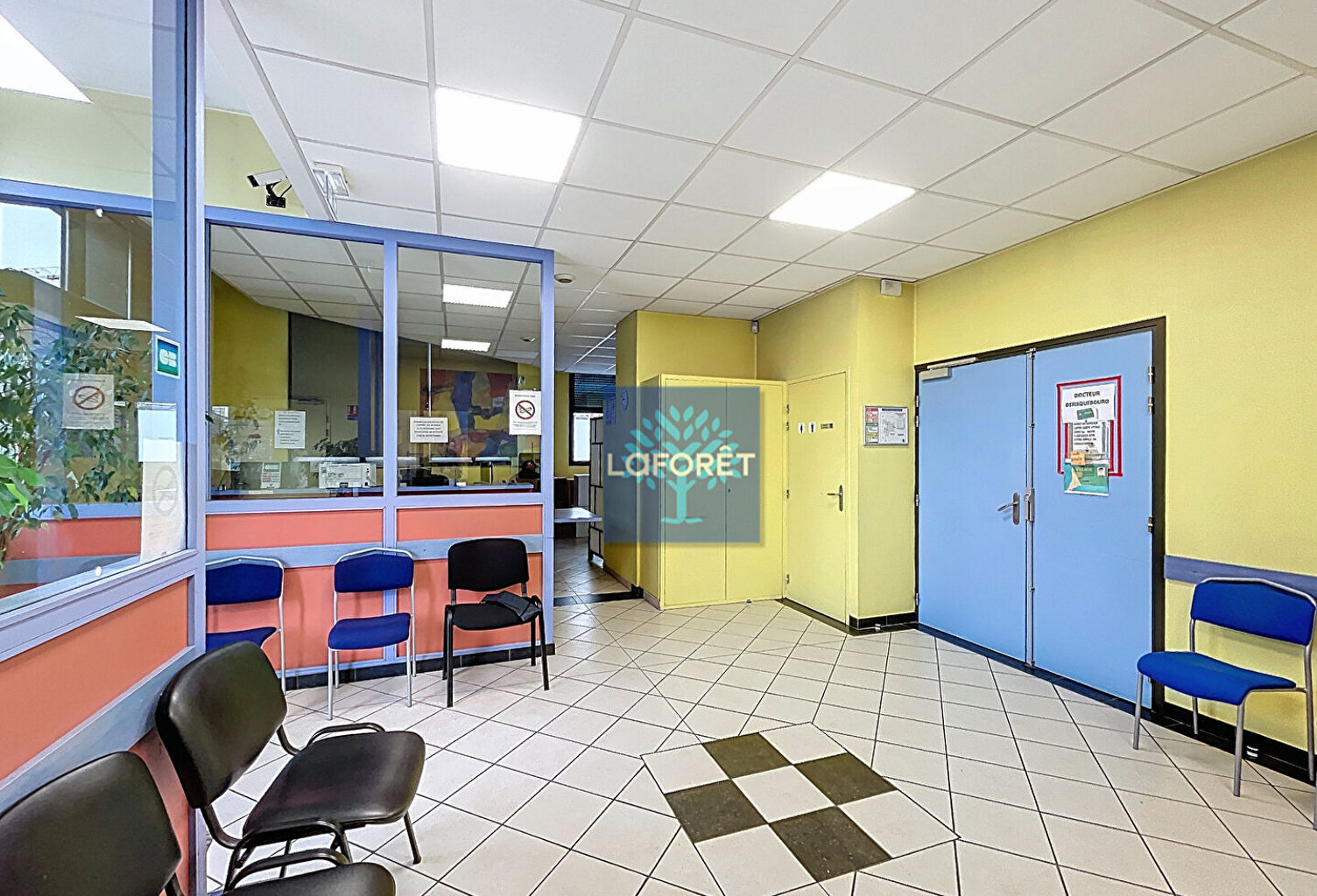 VALENCIENNES Local Professionnel de 193 m2 composé de 8 pièces — photo 1