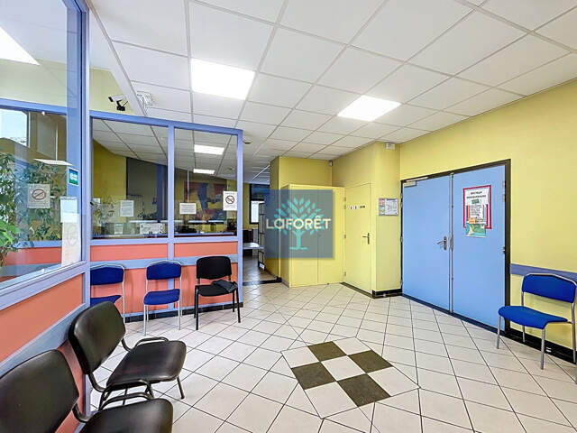 VALENCIENNES Local Professionnel de 193 m2 composé de 8 pièces — photo du bien