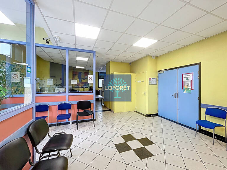 VALENCIENNES Local Professionnel de 193 m2 composé de 8 pièces — photo 1