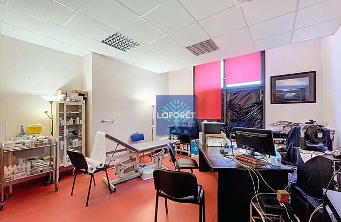 VALENCIENNES Local Professionnel de 193 m2 composé de 8 pièces — photo 2
