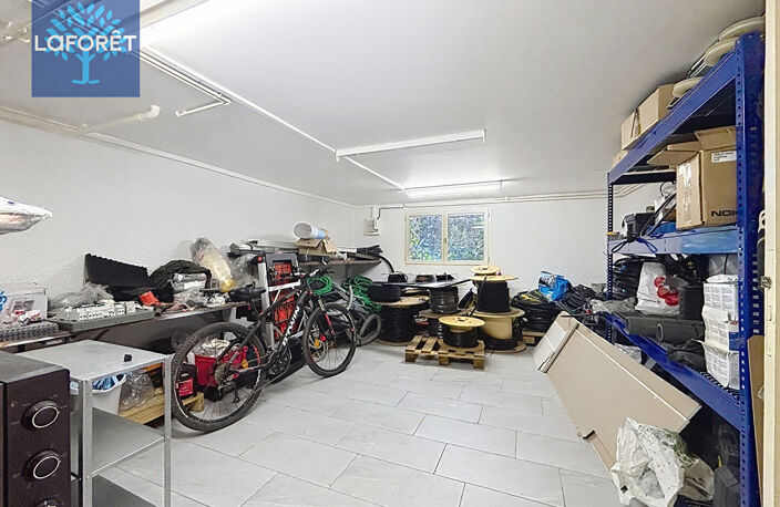 Maison avec espace professionnel, ateliers et piscine  Saint-Fons — photo 3