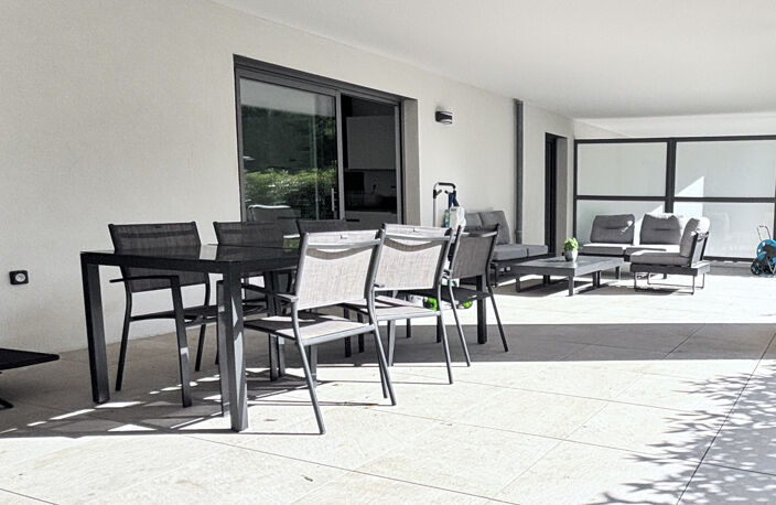 Appartement T3 avec jardin et terrasse à vendre à Saint-Cyr-sur-Mer — photo 2