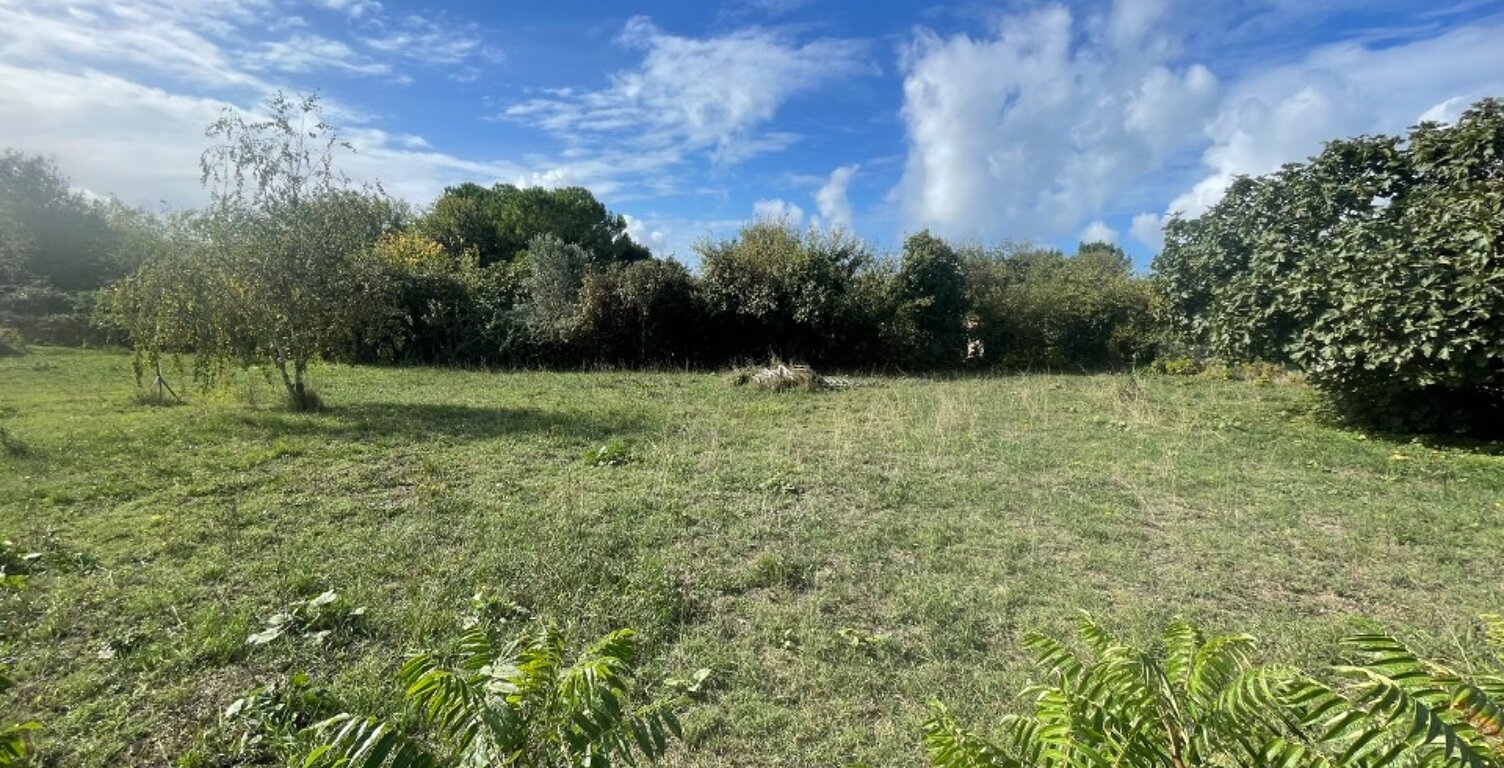 Terrain à bâtir à Saint-Froult (17780) — photo 1