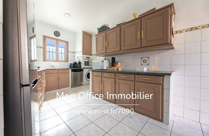 Référence : 7090-AMB - Immeuble 5 pièces avec local commercial et chambre froide — photo 2